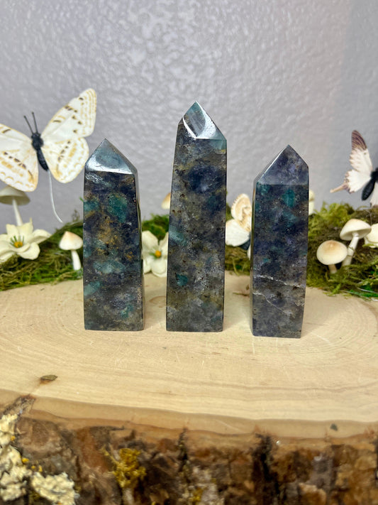 Iolite/Emerald/Mica tower